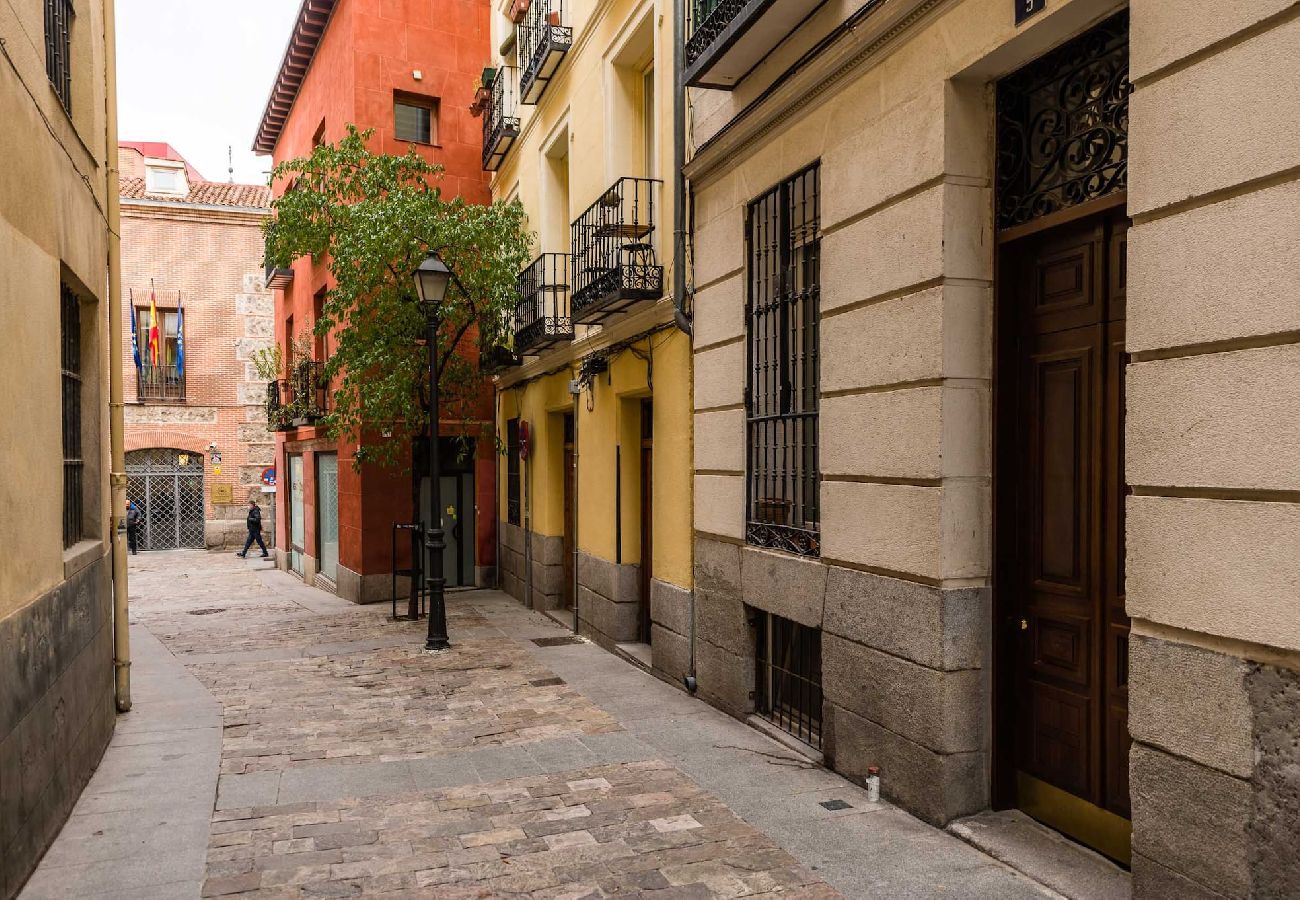 Estudio en Madrid - Comodidad en encantador piso by SharingCo