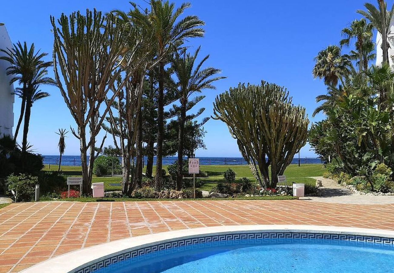 Apartamento en Marbella - Piso con vistas al mar y piscina by SharingCo