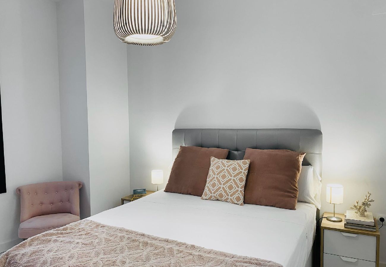 Apartment in Granada - Lovely 2-bed in Granada 1min to Gran Via de Colon by Sharing Co 