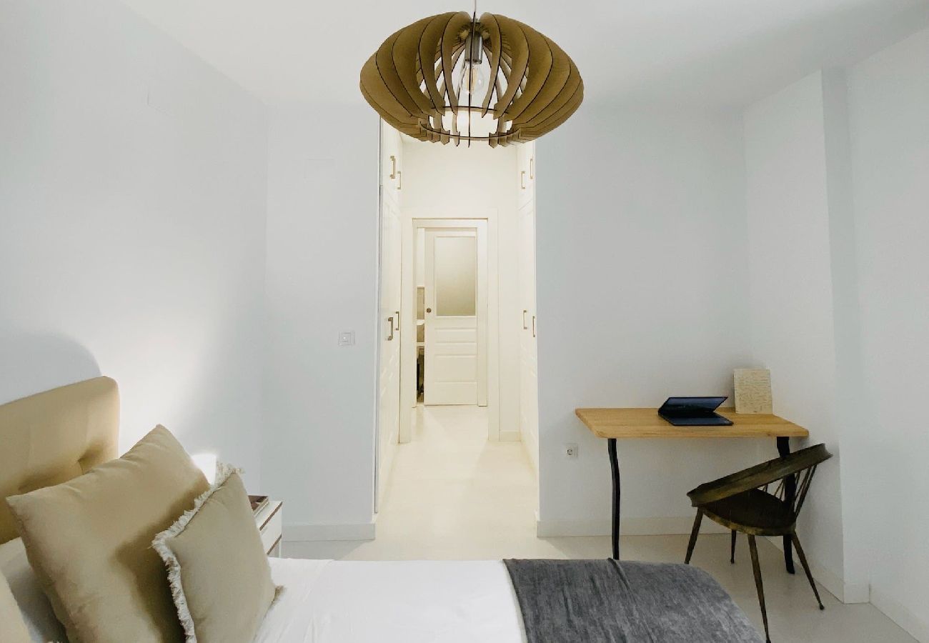 Apartment in Granada - Lovely 2-bed in Granada 1min to Gran Via de Colon by Sharing Co 