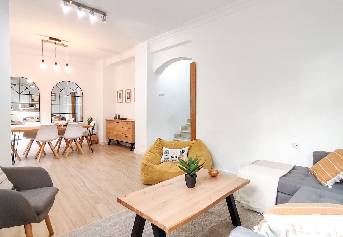 Apartment in Málaga - Spacious, modern and independient home with beautiful yard in the center of Málaga by Sharing Co. 