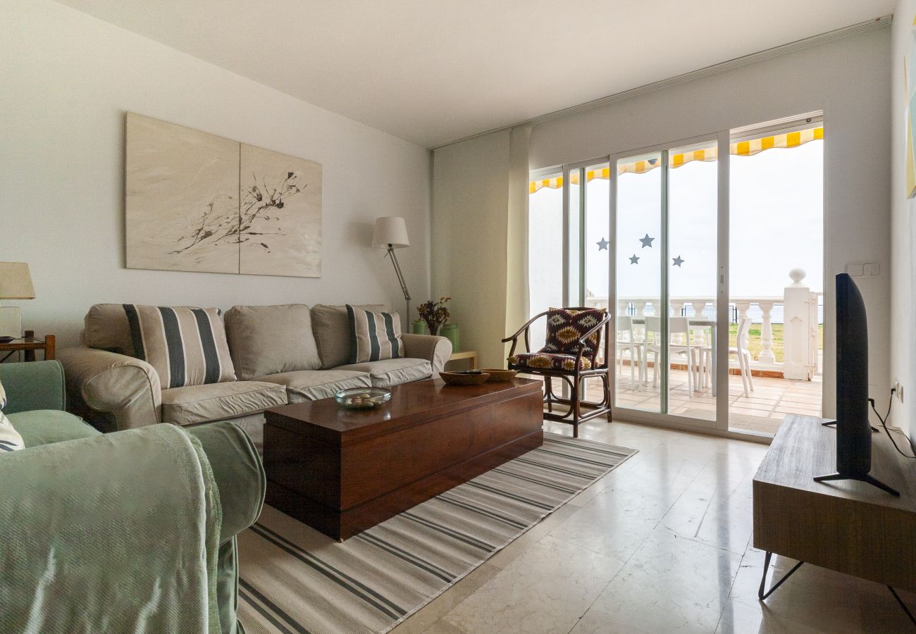 Apartment in Marbella - Modern apartment with pool on the beachfront in Marbella by SharingCo 