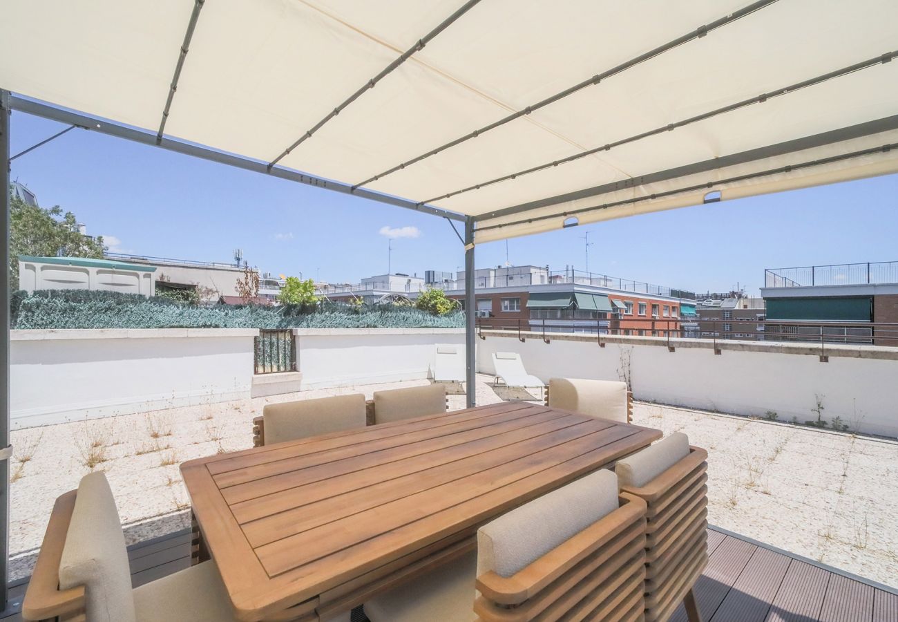 Apartment in Madrid - Ático 4 hab. Gran terraza en La Castellana Sharing Co