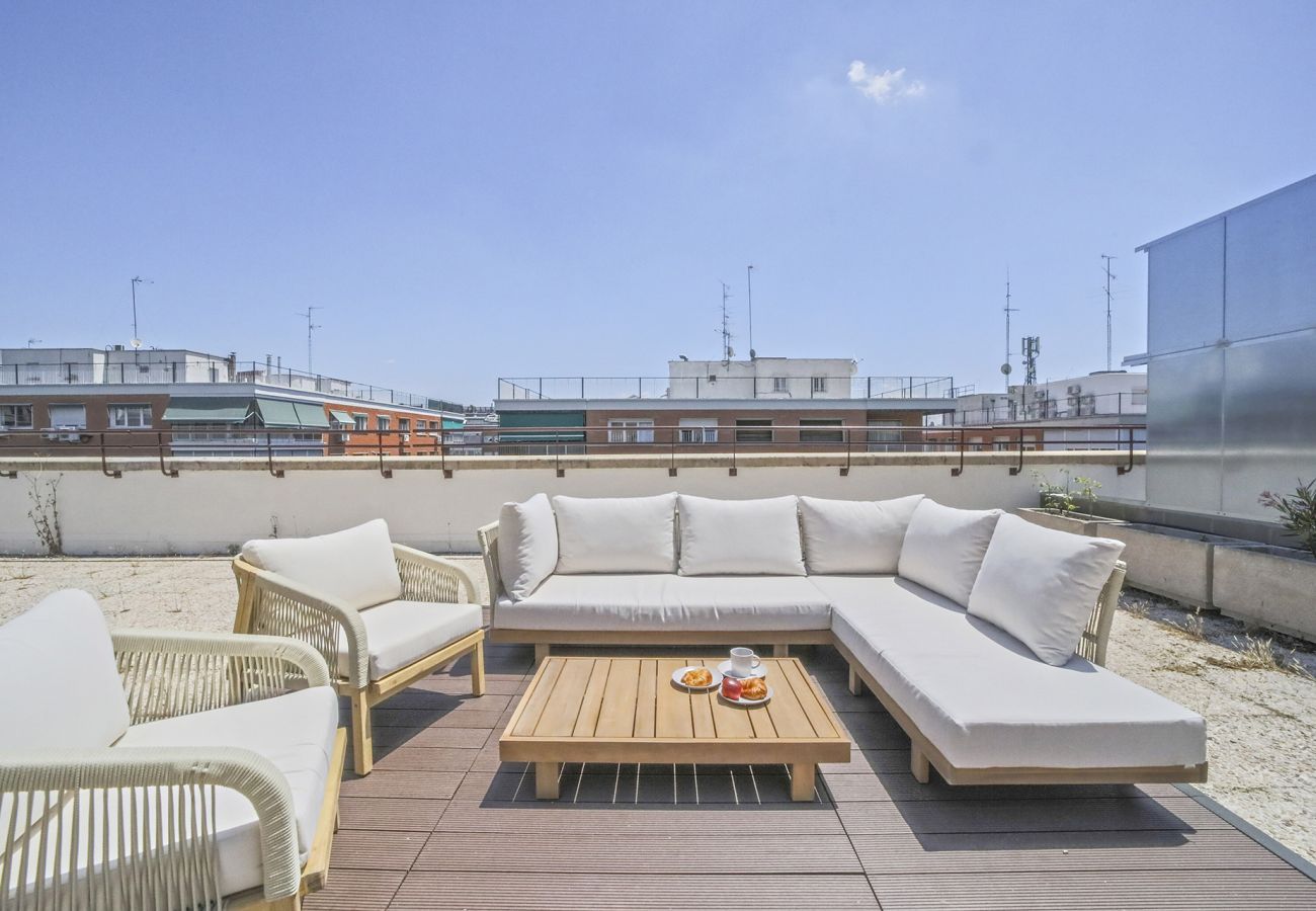 Apartment in Madrid - Ático 4 hab. Gran terraza en La Castellana Sharing Co